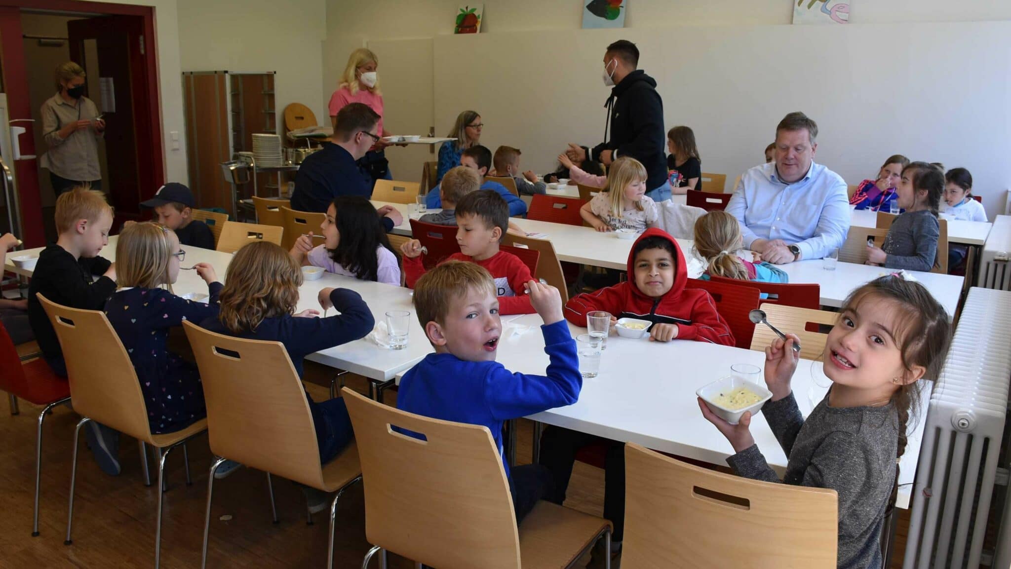 Bürgermeister Stohldreier aß mit den Kindern der OGS zu Mittag