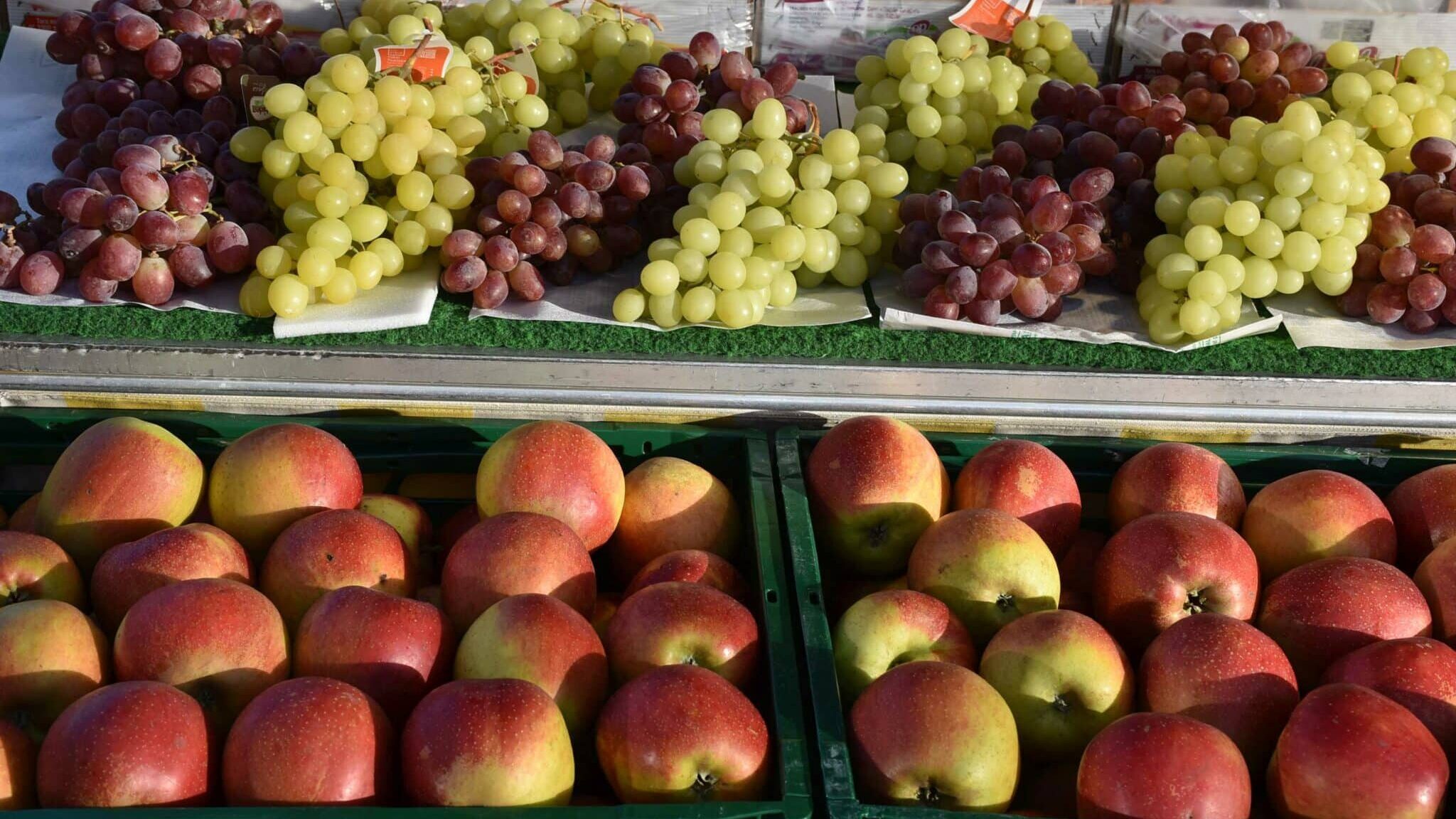 Markt Obst Äpfel Trauben